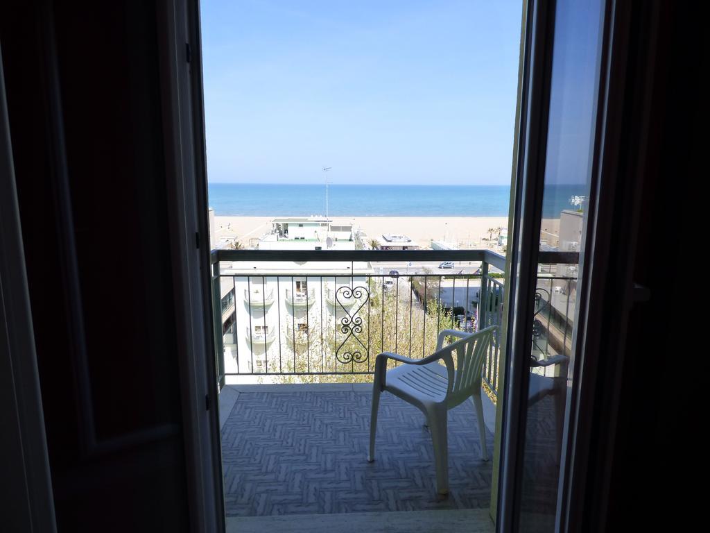 Consul Hotel Rimini Bagian luar foto