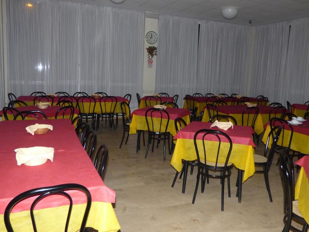 Consul Hotel Rimini Bagian luar foto